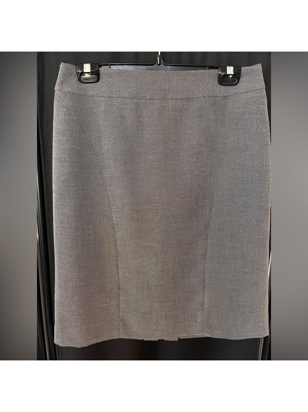EUC Jones New York Essentials skirt size 6